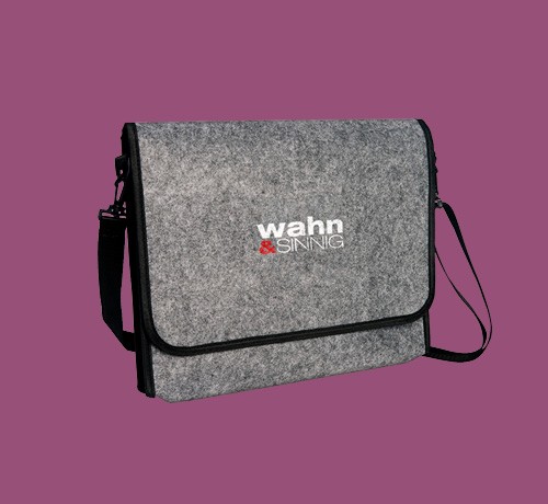 wahn&sinnig Messenger Bag aus Filz–macht auch schon heute Sinn! Leider ausverkauft! Bei Interesse einfachKontakt aufnehmen.